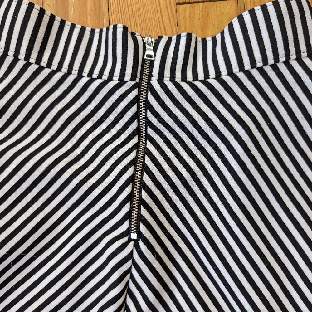Striped Midi Skirt with Pockets | Gap - Picture 3 of 4